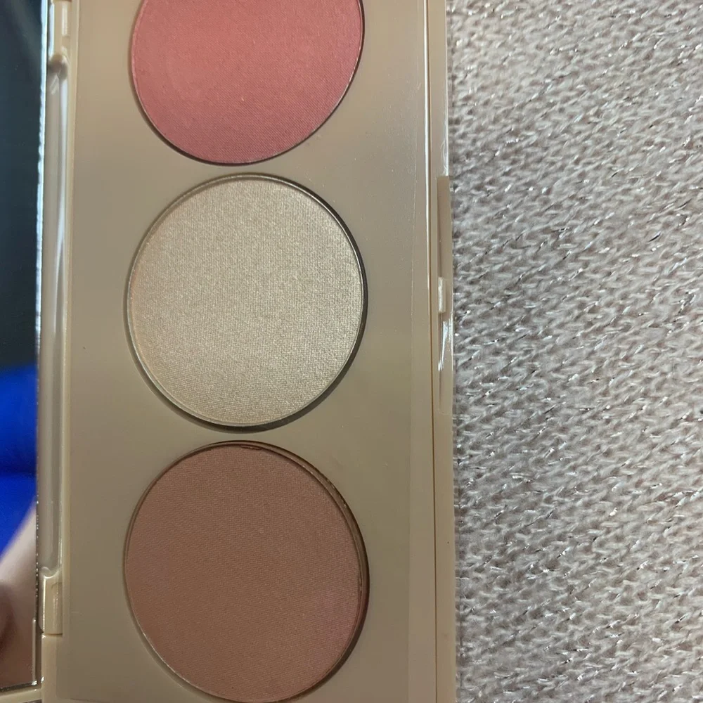 Farmasi Gold Face Palette with Holographic Pink Box